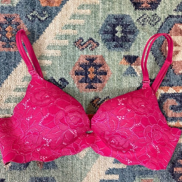 Victoria's Secret Other - Victoria’s Secret very sexy push-up bra 32B pink